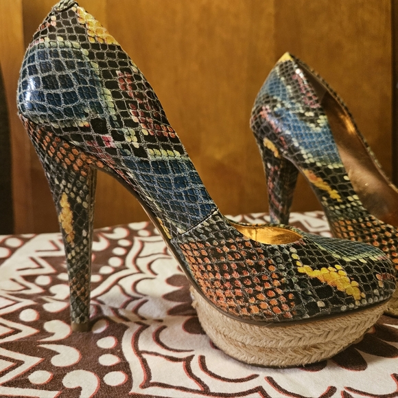 Y2k BCBGenergation Vintage SIZE 5.5 snakeskin print platform heel - Picture 9 of 16